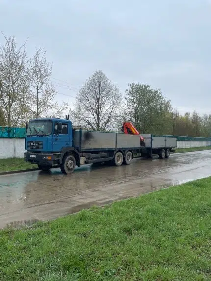 Автомобиль с гидроманипулятором