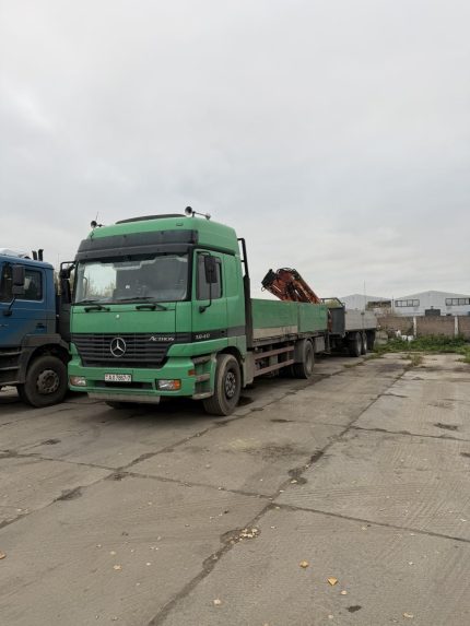 Автомобиль с гидроманипулятором